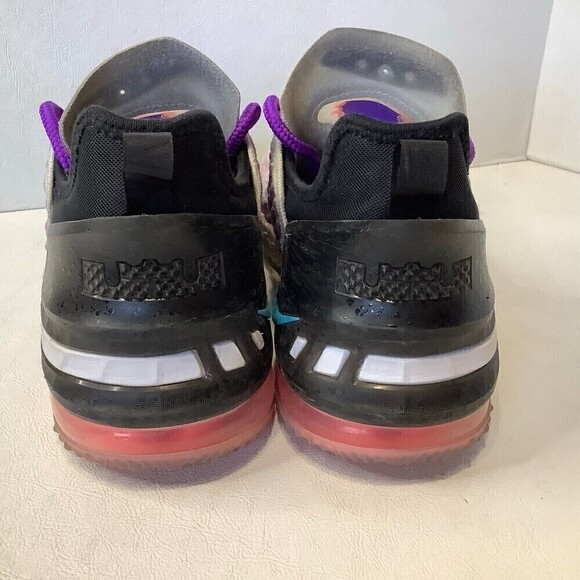 Nike LeBron 18 XVIII Purple Basketball Shoes Youth Size 6 - Picture 8 of 9